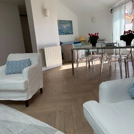 아파트 Penthouse Three Bedrooms 산레모